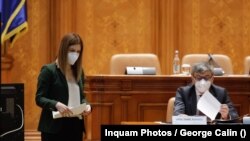 USR, prin deputata Cristina Prună, reproșează guvernului că legea plafonării nu ajută micii consumatori în mod real.