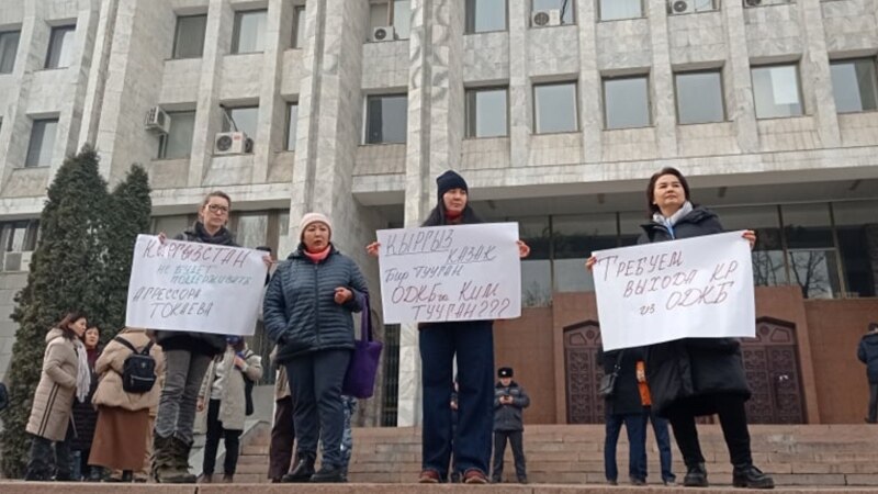Как соцсети реагируют на решение Бишкека направить военных в Казахстан 