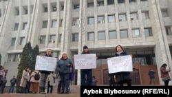 Акция против участия Кыргызстана в миссии ОДКБ в Казахстане. Бишкек. 6 января 2022 года.