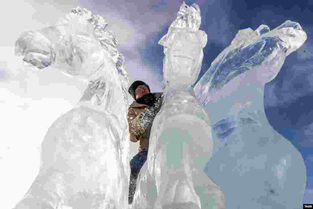 A man takes part in an international ice-sculpture festival in Moscow.&nbsp;