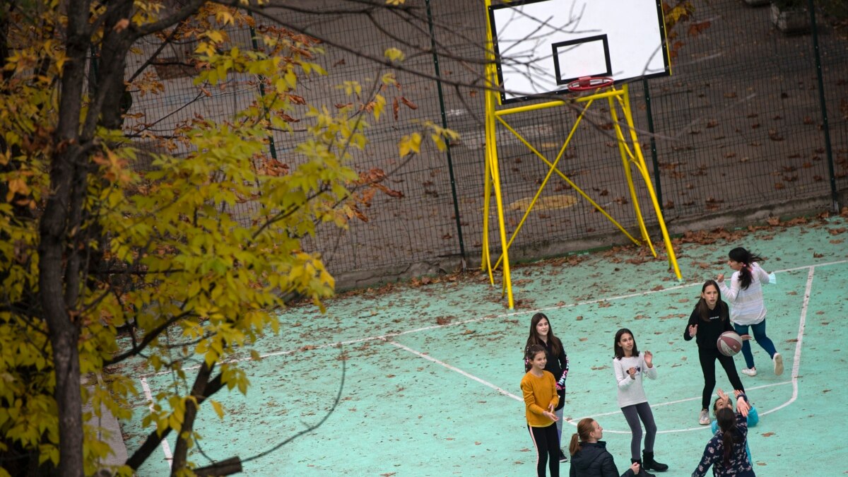 Двеста хиляди лева годишно. Това е цената на спокойствието на