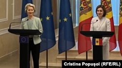 European Commission President Ursula von der Leyen (left) and Moldovan President Maia Sandu hold a press conference at the presidential residence in Chisinau on October 10.