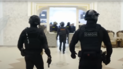 Орусиянын күч кызматкерлери мыйзамсыз миграцияга каршы жүргүзгөн рейддерини бири. 