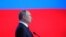 Vladimir Putin, în momentul intonării imnului Federației Ruse, în cadrul discursului anual despre starea națiunii