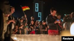 Демонстранти запалюють свічки в Лейпцигу в пам’ять про події 89-го року, 9 жовтня 2014 року