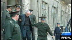 «Sənət» qəzetinin redaktoru Samir Sədaqətoğlu 4 il, Rafiq Tağı isə 3 il həbs olunub