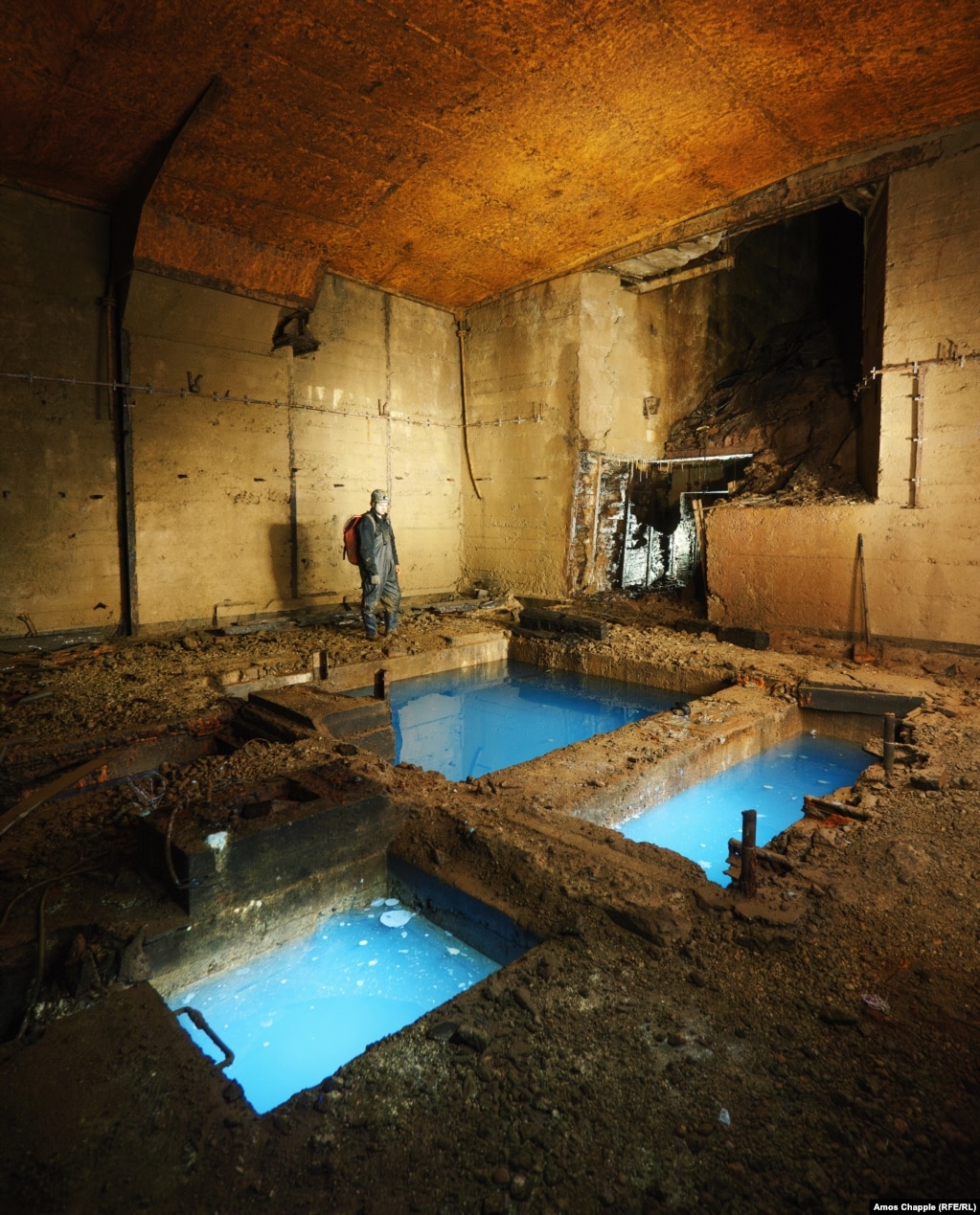 Частично затопленное машинное отделение шахты по добыче урана, целиком построенное под землей в Рудных горах