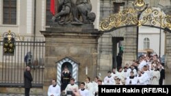 Hradcanske square in front of the Prague Castle, 23Dec2011