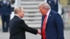 Путін і Трамп під час перших хвилин зустрічі на летовищі. Аляска, 15 серпня 2025 року