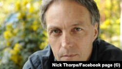 Nick Thorpe a transmis evenimentele din 1989 pentru BBC 