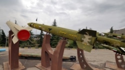 Makete raketa napravljenih u Iranu izložene ispred Muzeja odbrane u Teheranu, 31. marta 2026.