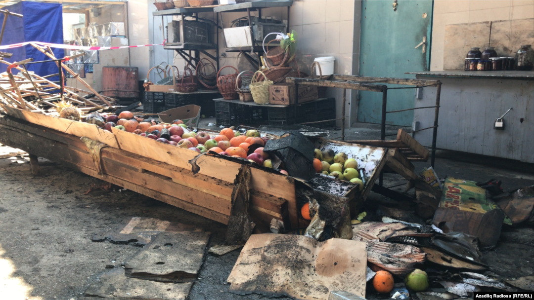 Bazarda yanğın. Foto arxiv