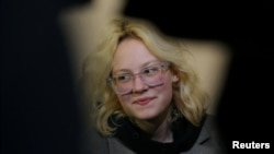 Street musician Naoko in court in St. Petersburg (file photo)