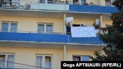 Представители аджарских СМИ чуть ли не из-за каждой критической публикации оказываются в буквальном смысле под перекрестным обстрелом: впадая в гнев, представители власти не скупятся на оскорбления