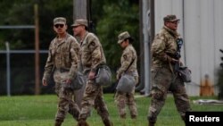 Војници на Националната гарда на Тексас пристигнаа во Илиноис за да го заштитат федералниот персонал и имотот среде антиимиграциски протести, потврди Пентагон.