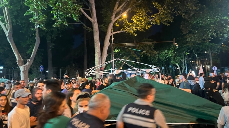 ჭავჭავაძეზე დემონსტრანტებმა კარვები გაშალეს - აქცია გრძელდება