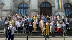 Angajații Curții de Apel din București protestează împotriva plafonării creșterii salariale pentru condiții de muncă dăunătoare.