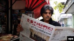 An Iranian man reads a copy of the 'Hamshahri' newspaper outside a kiosk in Tehran. File photo