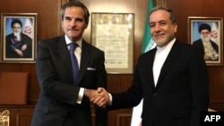 IAEA chief Rafael Grossi (left) meets with Iranian Foreign Minister Abbas Araqchi in Tehran on November 14.