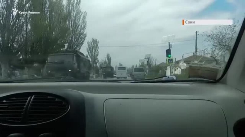 Колонна военной техники движется по трассе Саки-Евпатория (+видео)
