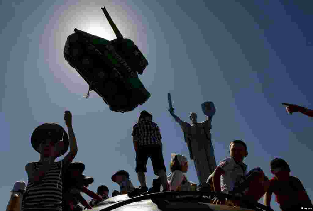 Ukrajina - Dan pobjede u Kijevu, 9. maj 2013. Foto: REUTERS / Sergii Polezhaka 