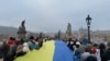 Згідно з документом Ради ЄС, станом на сьогодні 4,33 мільйона переміщених осіб з України користуються тимчасовим захистом у ЄС. З них 28,7% перебувають у Німеччині, 22,3% – у Польщі та 9% – у Чехії