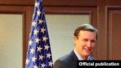 Senator Kris Mörfi (Chris Murphy)