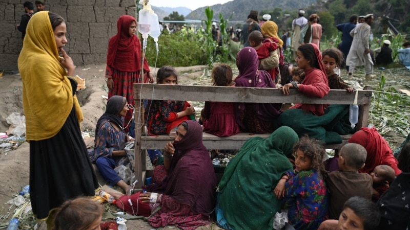 O femeie din Afganistan și-a pierdut în cutremur toți bărbații din familie. Viața ei a devenit și mai grea decât era
