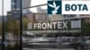 Logoja e Agjencisë Evropiane të Rojës Kufitare dhe Bregdetare, Frontex, në selinë e agjencisë në Varshavë - fotografi arkivi