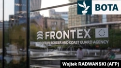 Logoja e Agjencisë Evropiane të Rojës Kufitare dhe Bregdetare, Frontex, në selinë e agjencisë në Varshavë - fotografi arkivi