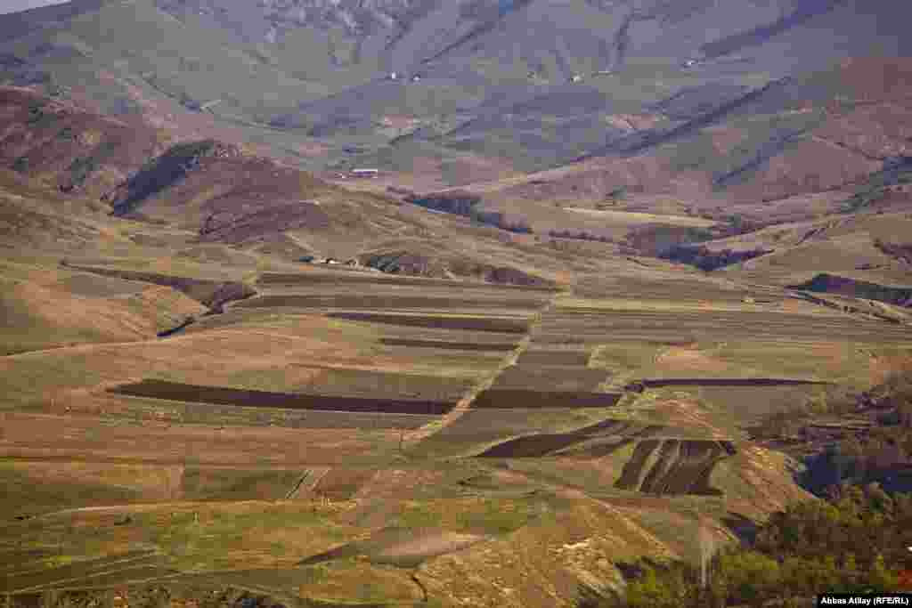 Ta o dövrdən bəri yerli xalqla mehriban keçinən malakanlar yerlilər kimi iqlim şəraitinə uyğun məhsulların əkin-biçini, heyvandarlıqla məşğul olurlar.