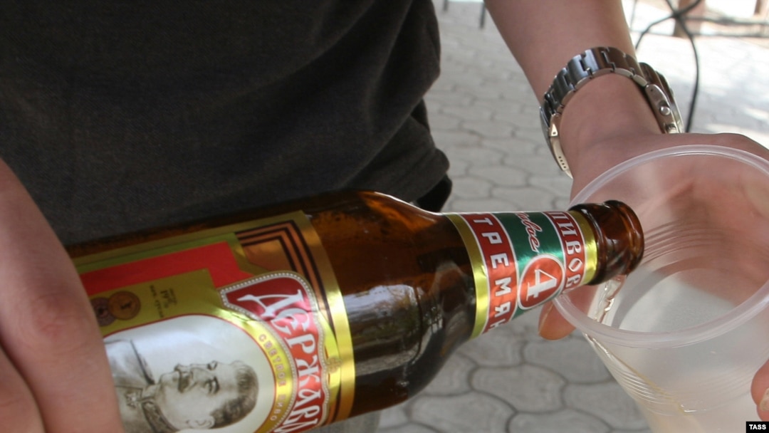 Beer has been slowly gaining on vodka as Russians' favorite tipple of choice.