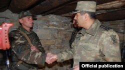 Müdafiə naziri Zakir Həsənov cəbhə bölgəsində