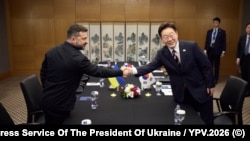Переговори лідерів України Володимира Зеленського та Південної Кореї Лі Чже Мьона під час саміту НАТО в Анкарі. 8 липня 2026 року