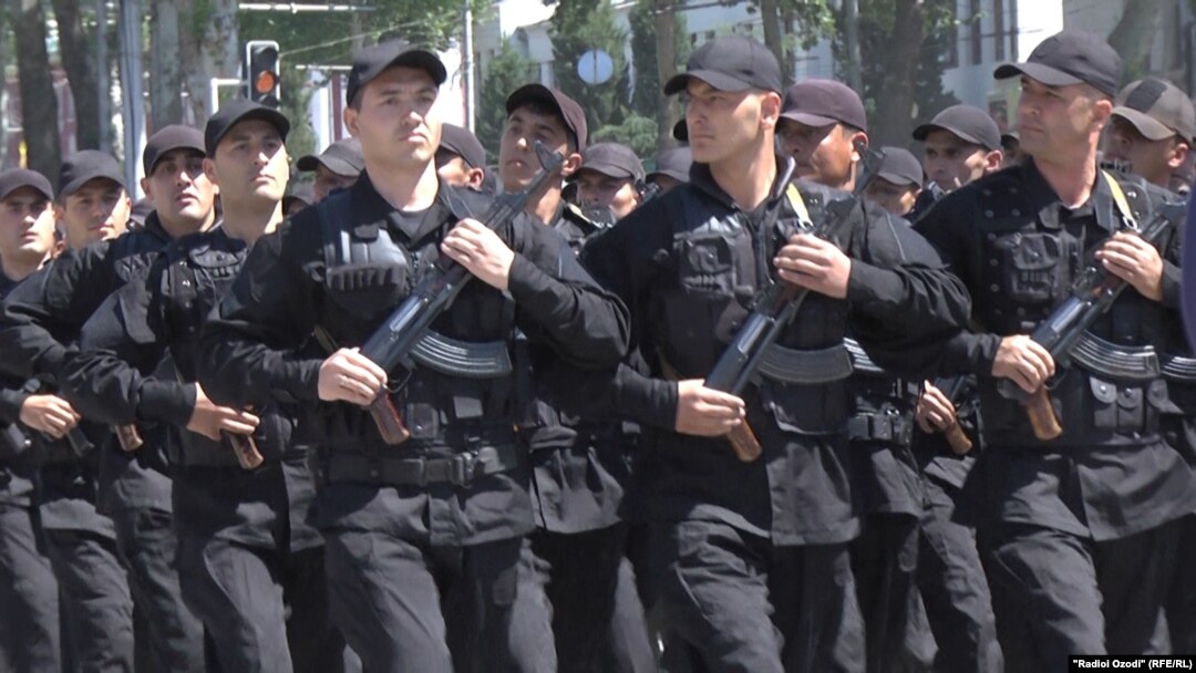 Last year, the Tajik State Language Committee set up a working group to draft a recommended list of Tajik military terms. (file photo)