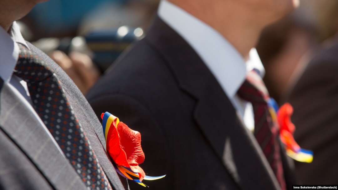 Ukraine has abandoned the carnation as the visual motif associated with Victory Day in Russia, opting instead for a red poppy and ribbons in the colors of the Ukrainian flag.