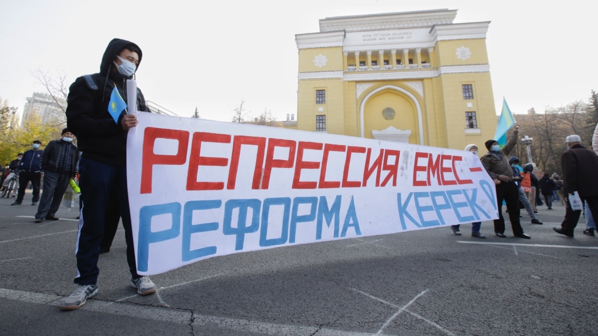 Назарбаев, кет!» Призывы к уходу «лидера нации» на митинге за реформы