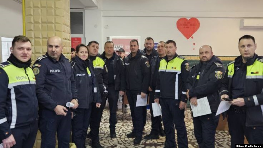 Polițiștii din Buzău au protestat donând sânge și lipsind astfel o zi de la serviciu în protestele organizate la începutul anului față de prevederile ordonanței austerității.