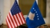 Flamuri amerikan përkrah atij kosovar.