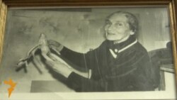 Акторка Стэфанія Станюта рабіла ўпрыгожаньні з макароны і зерня