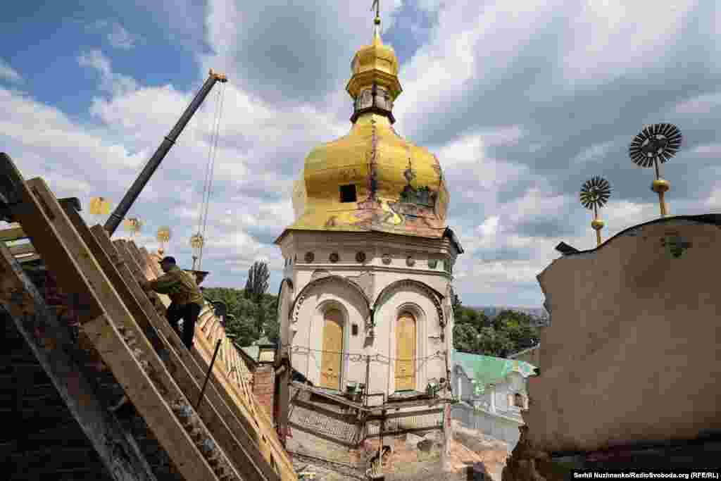 До робіт залучені, зокрема, рятувальники столичного гарнізону, а також Київської, Черкаської, Рівненської та Одеської областей