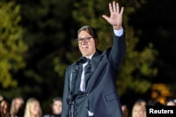 Predsednik Srbije Aleksandar Vučić u obraćanju svojim pristalicama ispred Predsedništva, nakon podnošenja ostavke 27. septembra 2026.