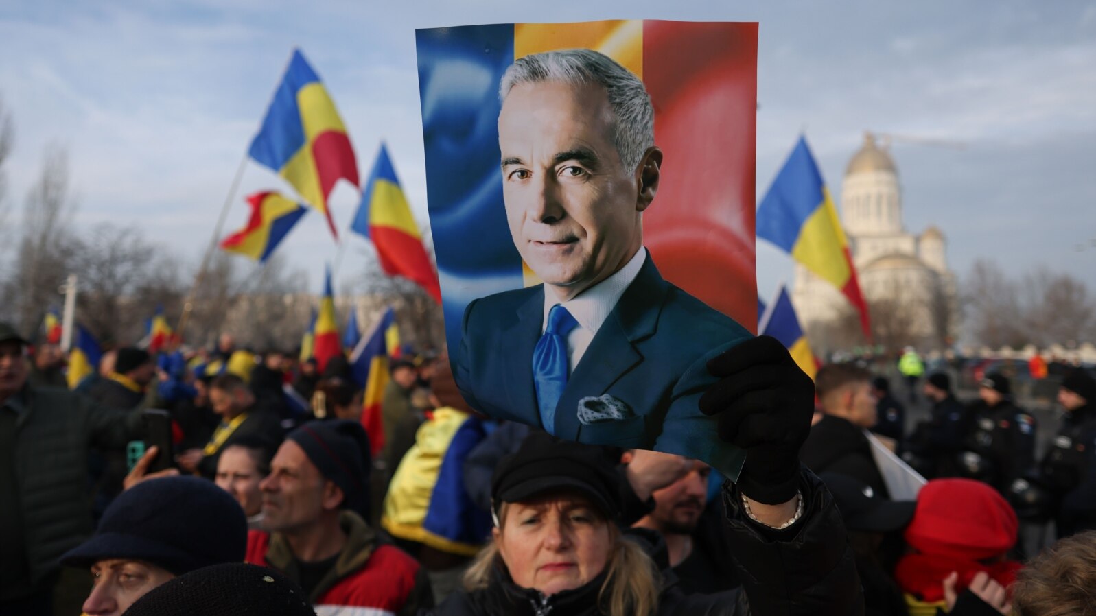Protest al suveraniștilor care îl susțin pe Călin Georgescu în fața Curții Constituționale, ianuarie 2025.