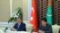 Türkmenistanyň prezidenti Gurbanguly Berdimuhamedow (sagda) Türkiýäniň prezidenti Abdullah Gül bilen, Türkmenbaşy şäheri, 2011-nji ýylyň 30-njy maýy.