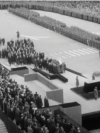 Martie 1965. funeraliile de stat pentru Gheorghe Gheorghiu-Dej, primul dictator comunist, la putere din 1948, imediat după abdicarea forțată a lui Mihai I. Șef al PCR din 1944, el și colegii, mulți agenți ai Moscovei, au ajuns în frunte din cauza ocupației sovietice (1944-1958). 