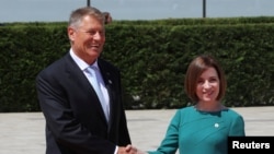 Președintele României, Klaus Iohannis, și președinta Republicii Moldova, Maia Sandu, la summitul de la Bulboaca. 1 iunie 2023