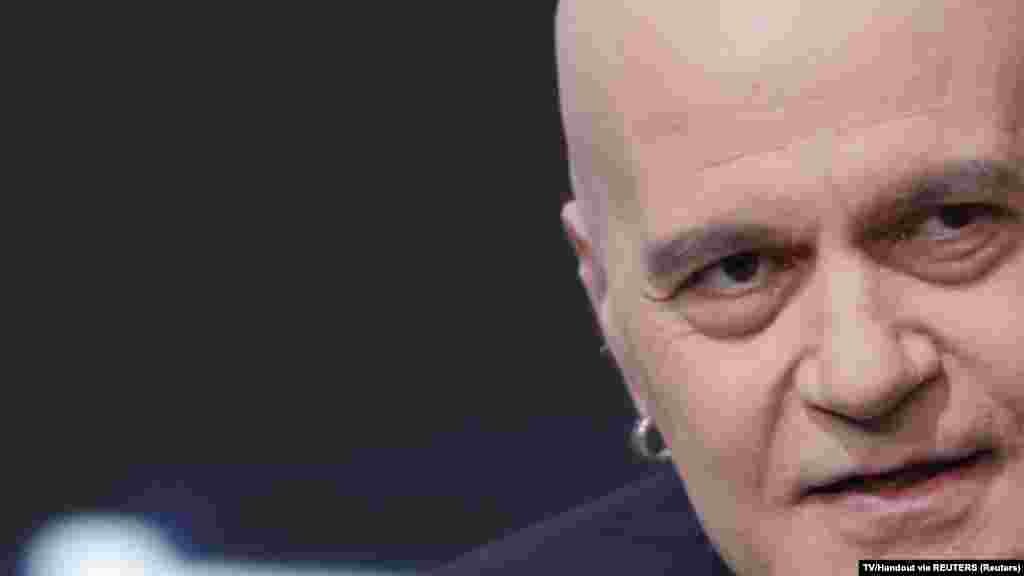 БУГАРИЈА - Централната изборна комисија во Софија соопшти дека партијата Има таков народ на Слави Трифонов со освоени 24,08 проценти од гласовите е победник на предвремените парламентарни избори во земјата. Потоа следи ГЕРБ-УДФ со 23,51 отсто, БСП со 13,39 отсто, Демократска Бугарија освои 12,64 отсто, Движење за права и слободи (ДПС) 10,71 отсто, а коалицијата Исправи се! Мафијата надвор! доби 5,01 проценти од гласовите.