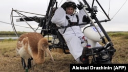 V.Putin ultrayüngül təyyarə ilə durnalarla uçuşa hazırlaşır. 2012