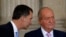 Fostul rege al Spaniei Juan Carlos și fiul său Felipe, care a fost încoronat astăzi