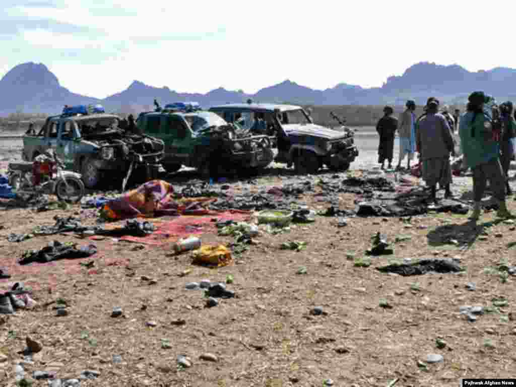 Porast nasilja u Afganistanu - Razne zemlje u Afganistanu sada imaju 65.000 vojnika, a SAD još dodatnih 30.000. Po izvorima Ujedinjenih naroda, u Afganistanu je 2008. godine poginulo 4.000 ljudi, od čega su jedna trećina bili civili. Međunarodni Savjet za sigurnost i suradnju tvrdi da Talibani dokazuju svoje stalno prisustvo na čak 72% teritorije zemlje. U 2009. godini se očekuje dolazak dodatnih 20.000 vojnika iz SAD.